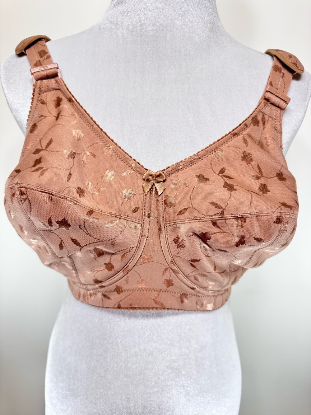 Elila Jacquard Full Support Wireless Softcup Bra 1305 Coquette Core Nude 38F⁠